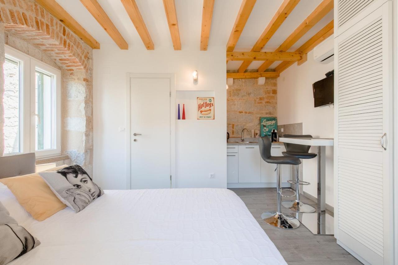 Jes Old Town Luxury Rooms Split Exterior photo