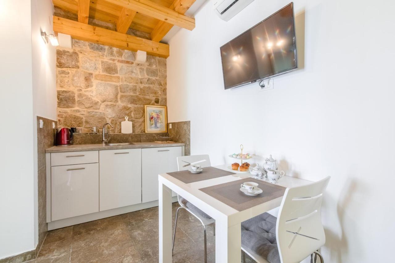 Jes Old Town Luxury Rooms Split Exterior photo